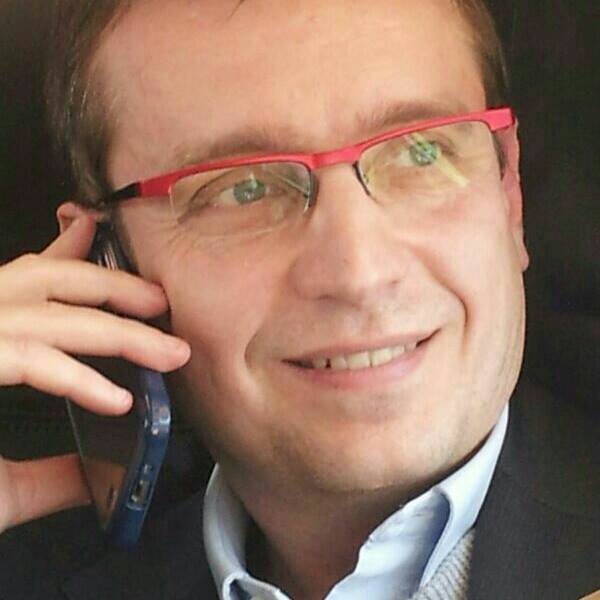 Stefano Bertani al telefono
